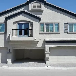 Beautiful Townhouse With King Suite! Las Vegas