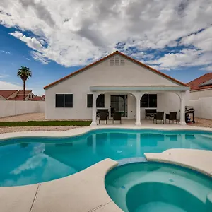 Luxurious House With A Pool, Spa, And Patio, Sleeps 6 Comfortably Las Vegas